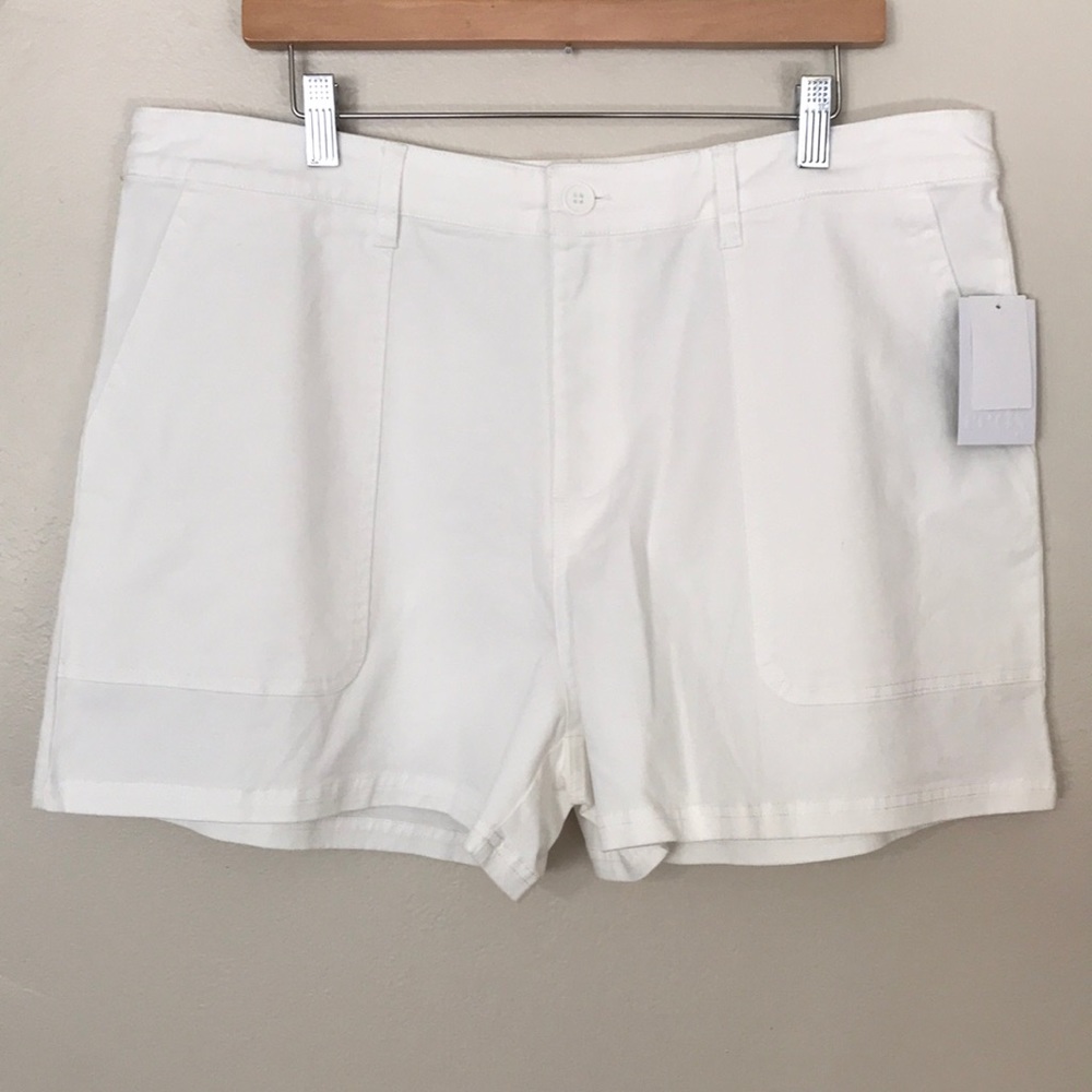 NEW‎ REDY White Shorts. Size 16